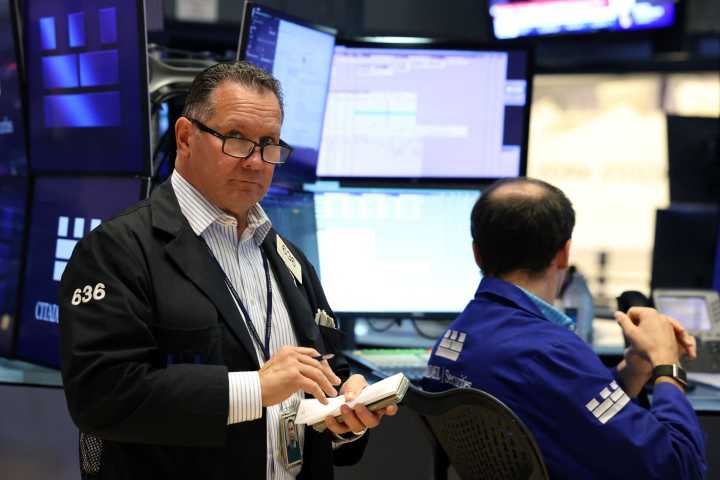 Dow closes up 840 points after Fed chair signals possible interest rate cut