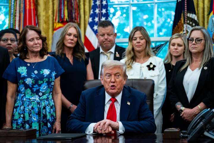 Trump amenaza con imponer aranceles y limitar chips a países que no quiten tasas digitales