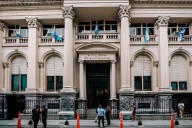 El Banco Central subió los encajes a niveles récord y obliga a los bancos a financiar al Tesoro