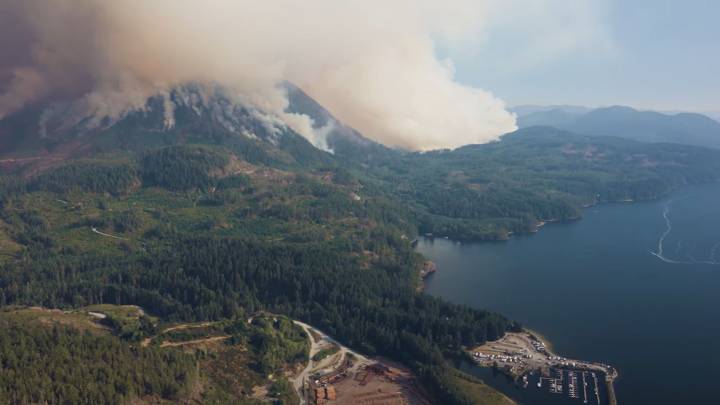 Those in Bamfield, B.C., support each other as wildfire cuts power, main road access