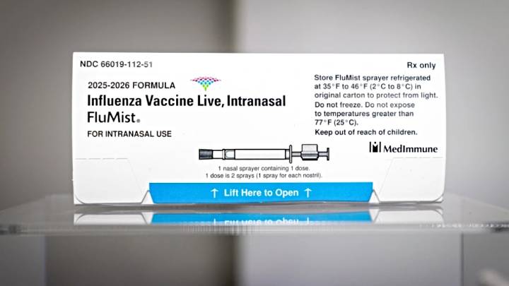 ¿Fobia a las agujas? Vacuna en aerosol nasal FluMist, disponible para uso doméstico