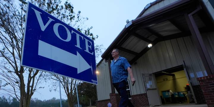 Georgia secretary of state continues voter list purges
