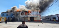Trabajan en apagar incendio de bodega en Ciudad Juárez