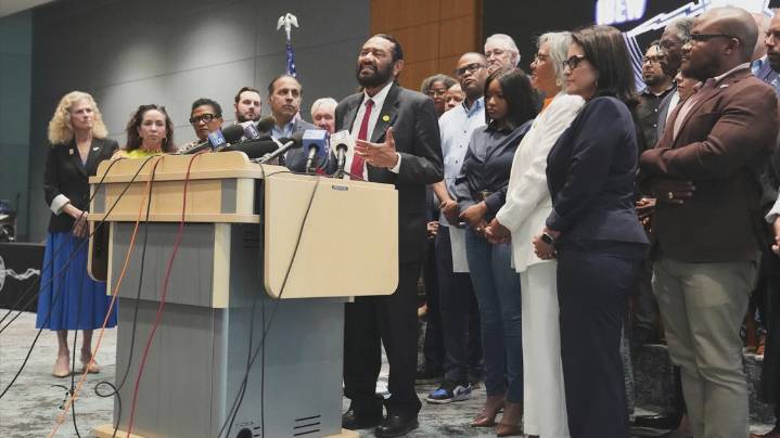 Illinois judge blocks Texas Democrats' forced return