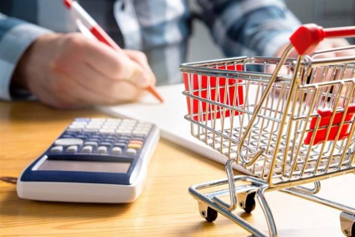 Inflación en EEUU sin cambios en julio, pero despegan precios