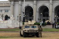 Autoridades de Washington demandan al Gobierno de Trump por la “toma hostil” de la Policía