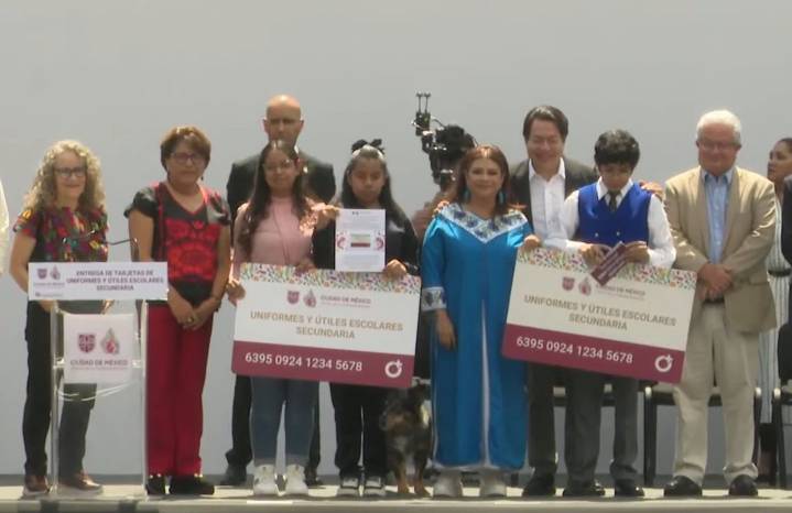 Inicia entrega de más de 1.2 millones de tarjetas para útiles y uniformes en CDMX