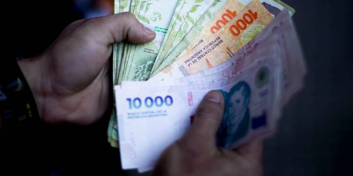 Saltan las tasas de plazo fijo y pagan hasta 44%: cuánto subió cada banco en medio del apretón monetario