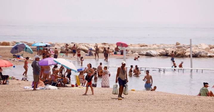 Aviso amarillo por fenómenos costeros todas las playas de Málaga: con rachas de viento que alcancen los 60 kilómetros por hora