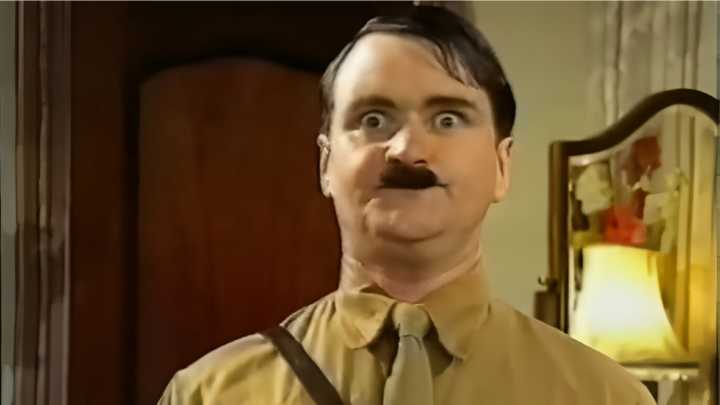 Los 90 eran diferentes: la sitcom sobre Adolf Hitler y Eva Braun cual matrimonio y sus vecinos judíos
