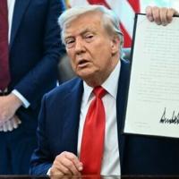 Trump suggests Americans 'like a dictator'