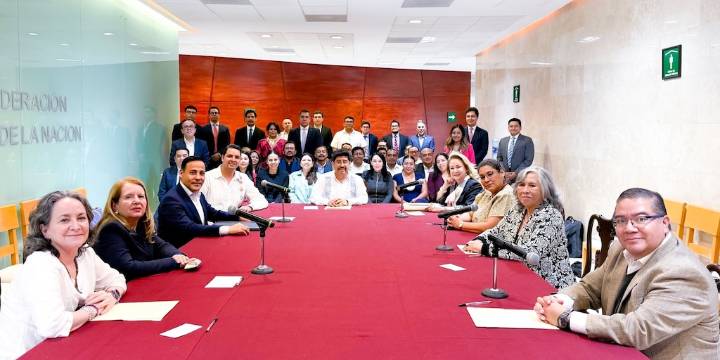 Hugo Aguilar invita a reunión de la nueva SCJN a abogado de padres de los 43 normalistas