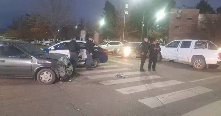 Choque y caos vehicular en pleno centro de Neuquén este miércoles: qué pasó