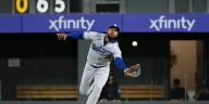Teoscar Hernández's defensive issues factor into loss vs. Rockies