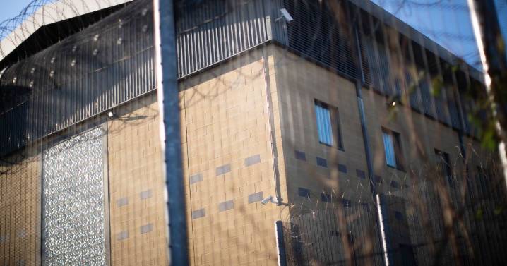 Government orders ads for 'unnecessary' jobs at immigration centre to be ditched