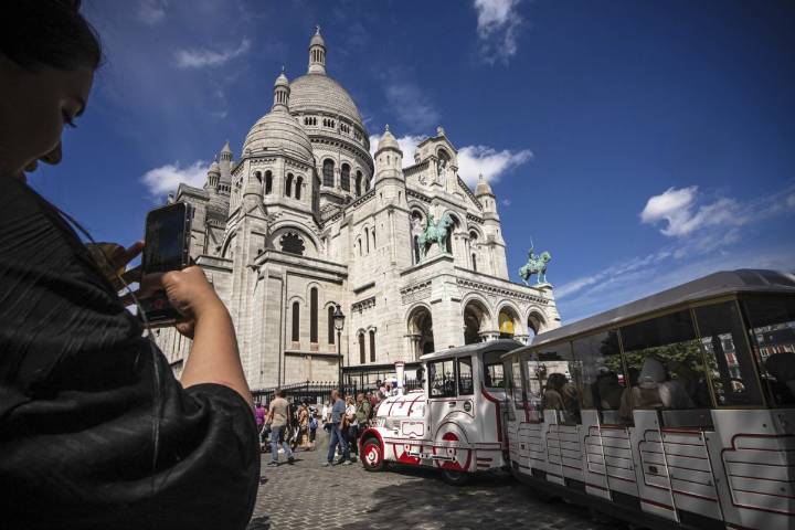 Paris residents fight overtourism and ‘Disneyfication' of beloved Montmartre neighborhood