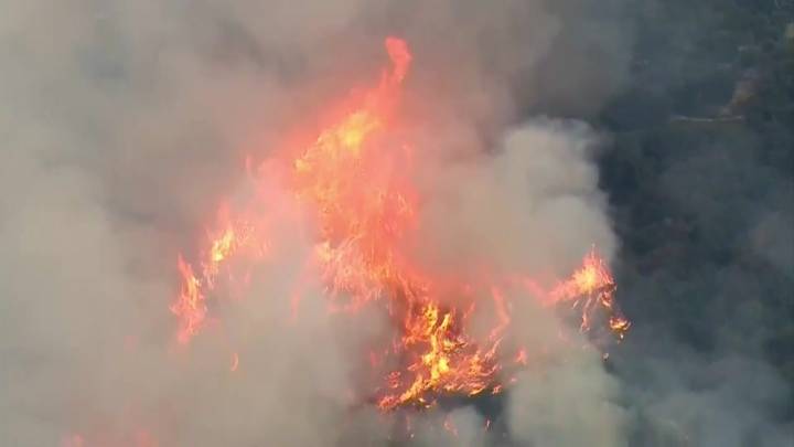 Wildfire in Oregon destroys 4 homes, threatens thousands more