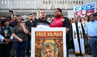 Países africanos y latinoamericanos reciben a migrantes expulsados de EEUU, ¿por qué lo hacen?