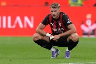 Santiago Giménez está en el limbo con Milan y podría jugar en la Roma