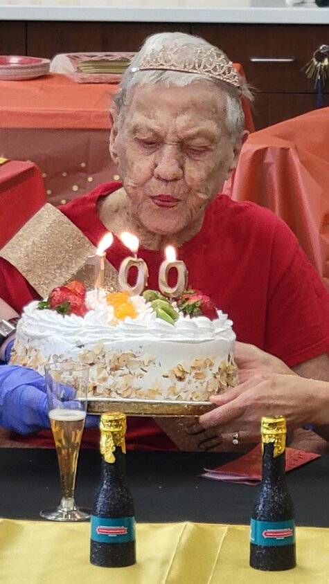 Phoenix resident turns 100