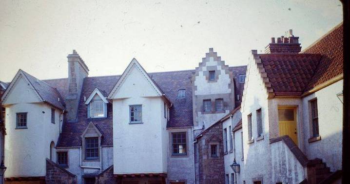 The picturesque Edinburgh close that's nowhere near as old as people might think