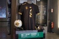 El Museo Legends de Madrid expone la camiseta del México campeón de la Copa Oro