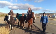 Pasó por Tecka grupo de jinetes buscando unir a caballo Ushuaia con Alaska