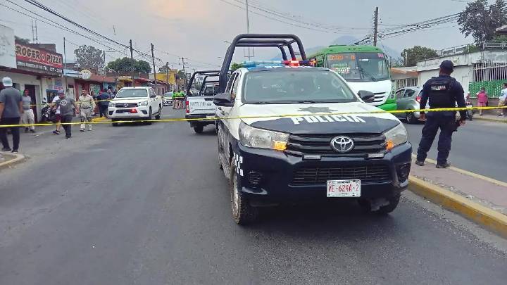 Hombre pierde la vida a balazos mientras caminaba en el centro de Coscomatepec