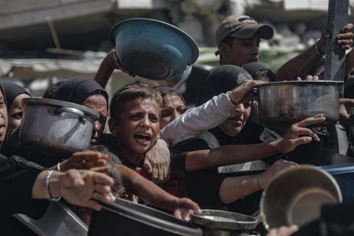 Organismos de la ONU: Cientos de miles de personas en Gaza pasan días sin comer nada