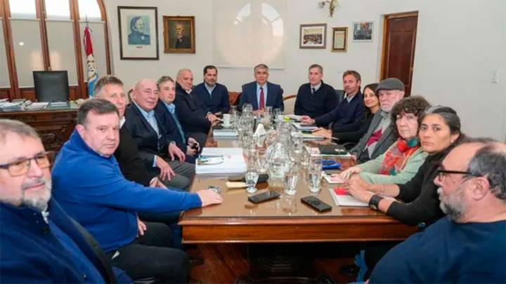 Santa Fe: gremios analizan la propuesta de aumento salarial para empleados públicos