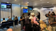 Ground stop halts all United Airlines flights in Chicago, other hubs