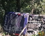 Vuelca autobús de pasajeros en carretera hacia Puebla