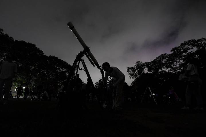 Six planets are hanging out in early morning skies this month. Here’s how to spot them