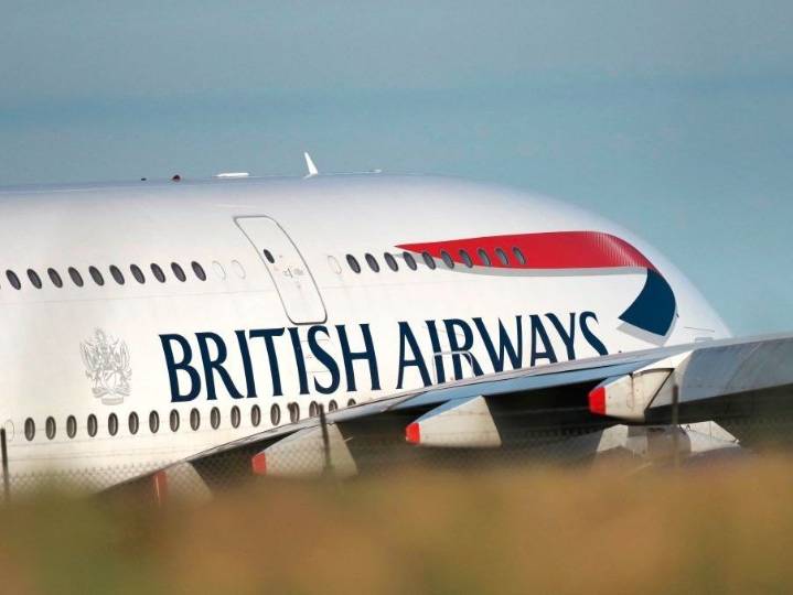 ‘Passenger from hell’ vomits, spits wine at family on flight