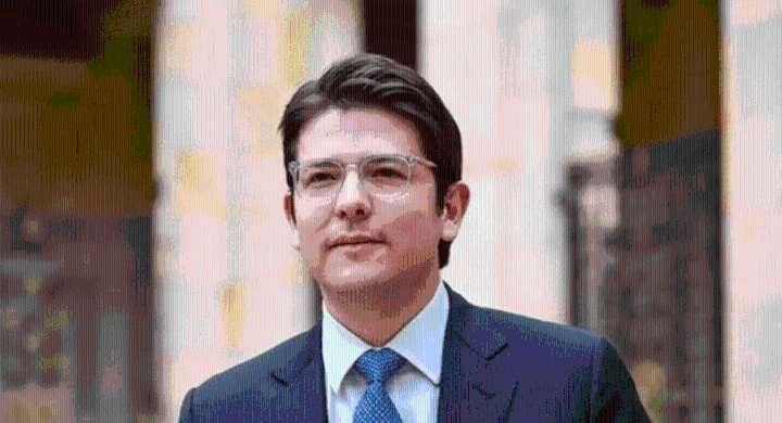 Condena de 7 años a menor que asesinó a Miguel Uribe genera indignación Víctor Mosquera, abogado de la familia Uribe Turbay, manifestó que, aunque la sanción es la más severa dentro de lo permitido, “