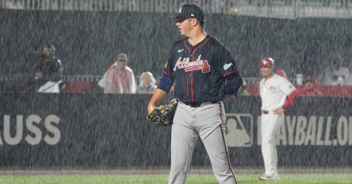 MLB Speedway Classic suspended after weather delay