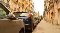 Aparca en una zona de paso en un parking de Valencia y la venganza de los vecinos da una idea a los conductores
