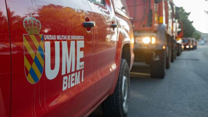Un incendio amenaza Las Médulas, en León, y obliga al desalojo de los vecinos de Yeres