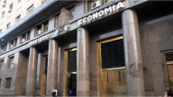La city descuenta un triunfo electoral de La Libertad Avanza en octubre, pero anticipa ajustes en el frente cambiario y monetario