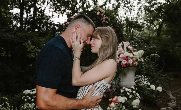 Oro y Diamante: los detalles del anillo de compromiso de Taylor Swift
