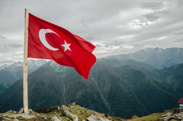 Turquía cierra sus puertos y su espacio aéreo a naves de Israel; restricción no afecta a los vuelos comerciales
