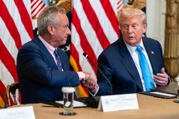 Trump se encoge de hombros mientras Kennedy socava su legado de vacunas