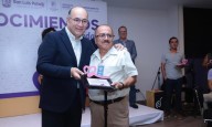 Gobierno de la Capital entrega reconocimientos a trabajadores
