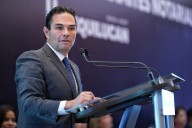 Enrique Vargas del Villar entrega paquetes de útiles escolares para apoyar a las familias en este regreso a clases