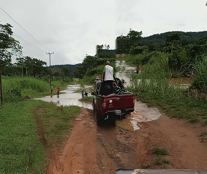 Vialidad deteriorada y puente caído en sector Los Cantiles imposibilita movilidad...