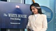 Acusándolos de filtrar "información clasificada", Trump revocó las autorizaciones de seguridad de 37 funcionarios