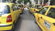 “En pantalonetas, no”: Aeropuerto de Neiva exige formalidad a taxistas