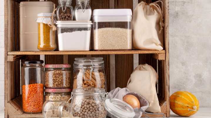 Organiza tu despensa para gastar menos: sistema FIFO y otros trucos de cocina inteligente