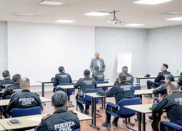 Inician clases de inglés policías y rescatistas de cara al Mundial