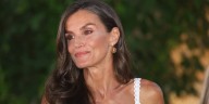 Los accesorios 'low cost' con los que la reina Letizia ha elevado todos sus looks en Mallorca este verano
